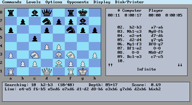 &Eacute;cran de Chess Genius 1 en cours de r&eacute;flexion sur un Pentium 90 &eacute;mul&eacute;