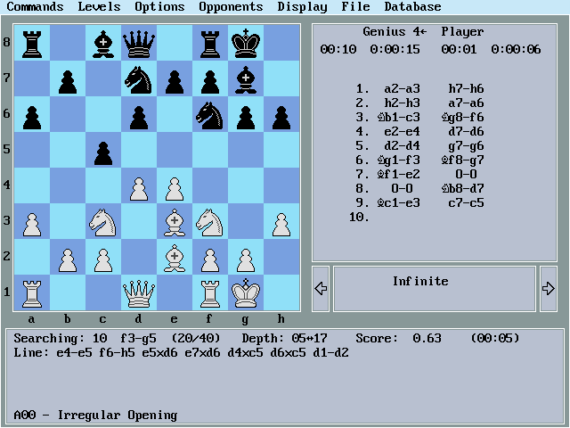 &Eacute;cran de Chess Genius 4 en cours de r&eacute;flexion sur un Pentium 90 &eacute;mul&eacute;